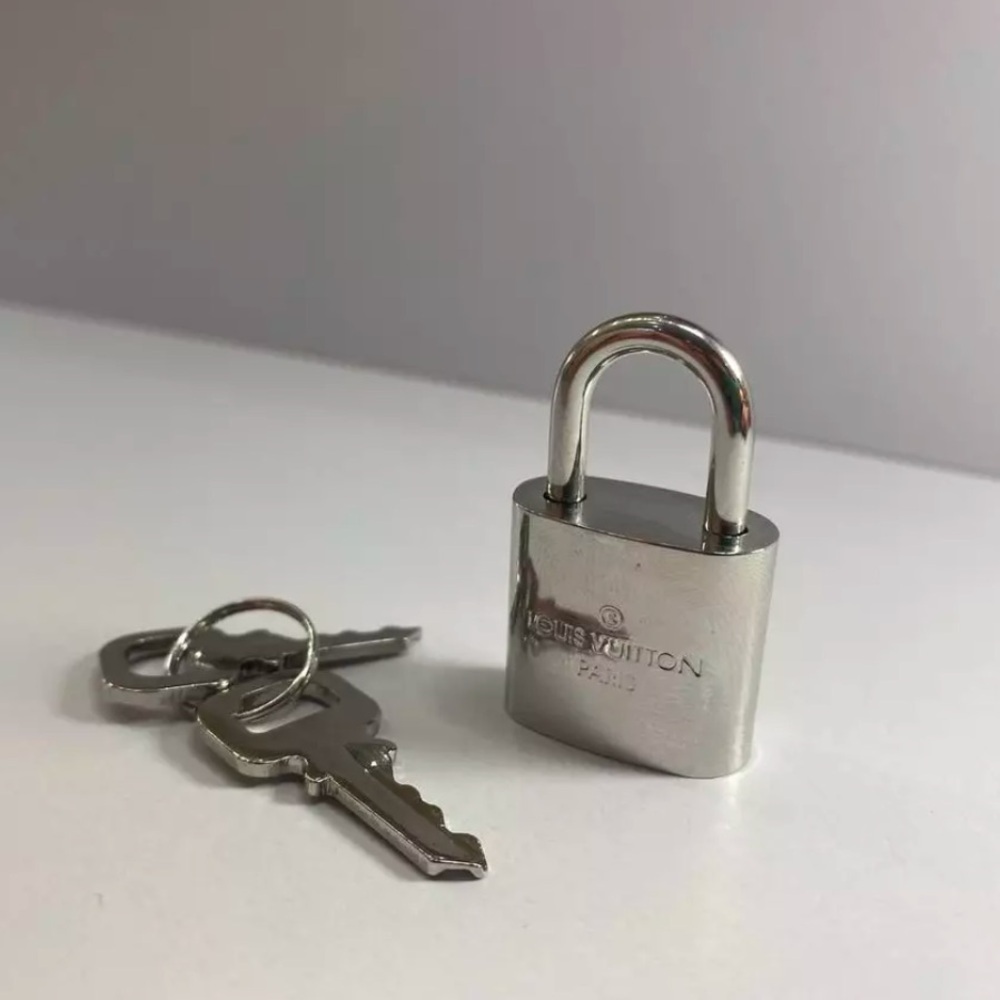 Louis Vuitton Silver Padlock and 2 Keys with COA - Picture 4 of 7